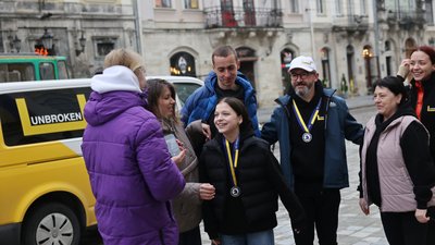 Яну Степаненко зустрічають у Львові після Бостонського марафону Яну Степаненко зустрічають у Львові після Бостонського марафону