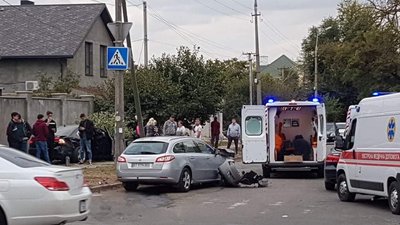 У Херсоні сталась ДТП — дві машини зіткнулись, одна людина отримала перелом руки