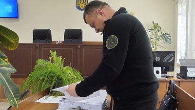 "Потрібні були гроші". У Шостці судять місцевого мешканця за передачу ворогу даних про українські війська