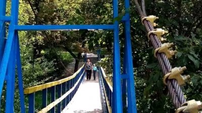 У тернопільському парку знову можна користуватися підвісним мостом