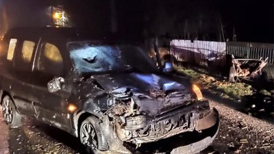 Зіткнулися легковик та віз: на Хмельниччині у результаті ДТП травмувалося двоє людей