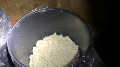 Сотні літрів реактивів, мільйонні прибутки: на Прикарпатті викрили групу наркоторговців Сотні літрів реактивів, мільйонні прибутки: на Прикарпатті викрили групу наркоторговців
