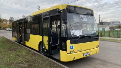 Автобус №5 на маршруті "Вересневе — Окружна" в Луцьку