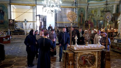 У Чернівецькому Кафедральному храмі ПЦУ проводять літургію з поясненнями