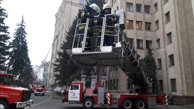 Перевірка пожежної безпеки: у Харкові з університету евакуювали понад 6 тисяч студентів Перевірка пожежної безпеки: у Харкові з університету евакуювали понад 6 тисяч студентів