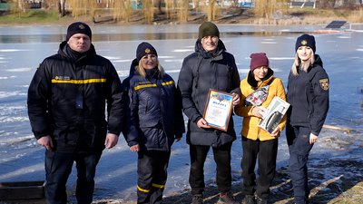 "Мій дідусь — герой!" Історія порятунку дитини, яка провалилася під лід, на Миколаївщині "Мій дідусь — герой!" Історія порятунку дитини, яка провалилася під лід, на Миколаївщині