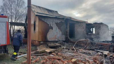 "Жодного військового в цьому селі немає". Сили РФ обстріляли Кіндратівку на Сумщині "Жодного військового в цьому селі немає". Сили РФ обстріляли Кіндратівку на Сумщині