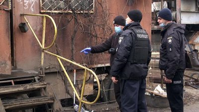 У Слов'янську затримали нападника, який зі зброєю пограбував пункт прийому брухту