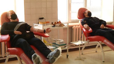 У Житомирі два десятки патрульних поліцейських здавали кров У Житомирі два десятки патрульних поліцейських здавали кров