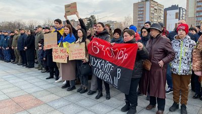 перфоманс та свічки пам'яті в Черкасах перфоманс та свічки пам'яті в Черкасах