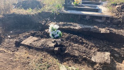 У Савинцях на Харківщині ексгумували тіло закатованого під час окупації підприємця У Савинцях на Харківщині ексгумували тіло закатованого під час окупації підприємця