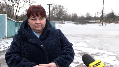 Пів метра води у погребах і відрізана одна з вулиць: як живе прикордонне село Мньов, що на Чернігівщині Пів метра води у погребах і відрізана одна з вулиць: як живе прикордонне село Мньов, що на Чернігівщині