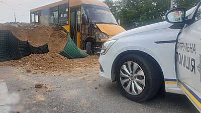 У Сумах троє людей травмувалися внаслідок ДТП на вулиці Харківська У Сумах троє людей травмувалися внаслідок ДТП на вулиці Харківська