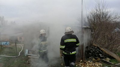 На Херсонщині рятувальники ліквідували пожежу приватної господарчої споруди