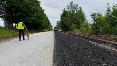 Ремонтні роботи на ділянці дороги між селом Рівне та Меденичами