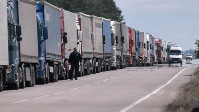 У пункті пропуску "Ягодин" на Волині 30-кілометрова черга з вантажівок