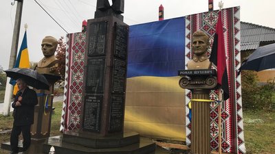 Пам’ятник Степану Бандері та Роману Шухевичу Пам’ятник Степану Бандері та Роману Шухевичу
