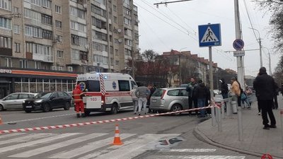 У Луцьку – ДТП за участі швидкої: травмувалася фельдшерка