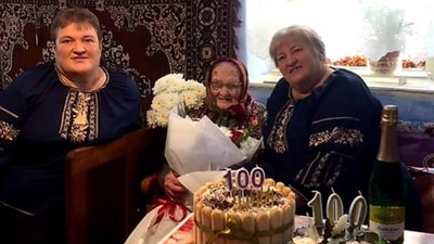 Ювілярка Ярослава Фофуліт з рідними Ювілярка Ярослава Фофуліт з рідними