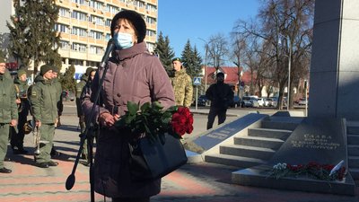 Черкасці вшанували пам'ять Героїв Небесної Сотні Черкасці вшанували пам'ять Героїв Небесної Сотні