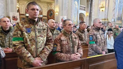 Участь у молитві взяли військові Участь у молитві взяли військові