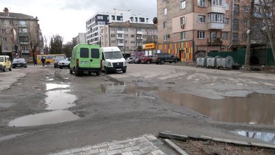 Від проспекту і до церкви: у Рівному запланували капремонт вулиці. Місцеві кажуть, дочекалися через два роки Від проспекту і до церкви: у Рівному запланували капремонт вулиці. Місцеві кажуть, дочекалися через два роки
