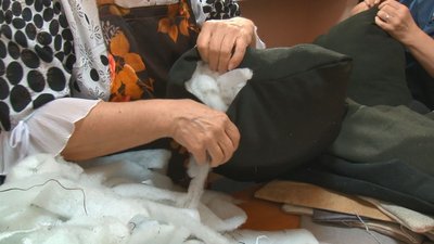 Тепла допомога — у Черкасах шиють ковдри для ЗСУ та переселенців Тепла допомога — у Черкасах шиють ковдри для ЗСУ та переселенців