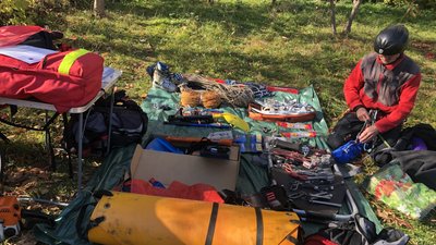 Гасили пожежу та надавали медичну допомогу: навчання для рятувальників проводять на Тячівщині Гасили пожежу та надавали медичну допомогу: навчання для рятувальників проводять на Тячівщині