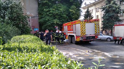 В центрі Тернополя горить бар