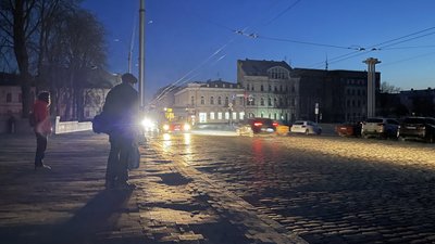 Який вигляд має Харків під час блекауту: фоторепортаж Який вигляд має Харків під час блекауту: фоторепортаж