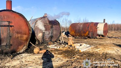 Незаконні піролізні печі та деревину вилучили на Рівненщині — поліція області