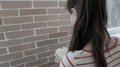 У Рівному школярка отруїлась пігулками. В поліції назвали ймовірну причину