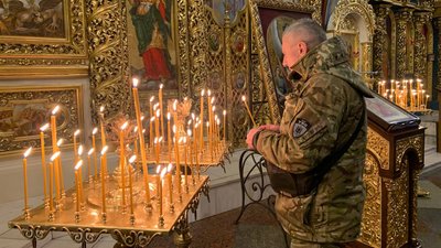 Молебень та хода пам'яті: у Києві вшанували Героїв Небесної Сотні