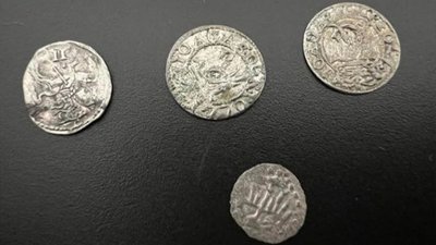 "Денарій", "потрійний крейцер", "солід", "півгріш". Київська митниця вилучила старовинні монети "Денарій", "потрійний крейцер", "солід", "півгріш". Київська митниця вилучила старовинні монети