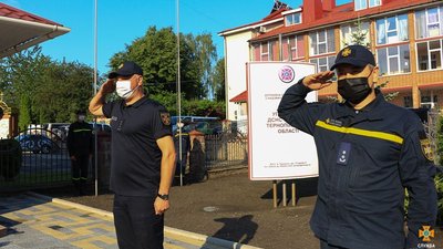 Рятувальники відзначили День конституції України Рятувальники відзначили День конституції України