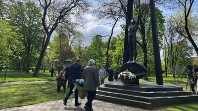 37-ма річниця аварії на ЧАЕС: в Ужгороді вшанували ліквідаторів аварії 37-ма річниця аварії на ЧАЕС: в Ужгороді вшанували ліквідаторів аварії