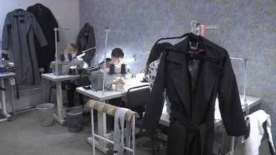“Мені потрібно творити щось красиве”. Переселенка з Луганщини відновила власне підприємство з пошиття одягу у Дніпрі “Мені потрібно творити щось красиве”. Переселенка з Луганщини відновила власне підприємство з пошиття одягу у Дніпрі