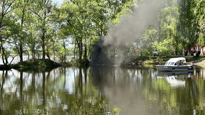 У Кременчуці надзвичайники навчалися гасити лісові пожежі в акваторії Дніпра У Кременчуці надзвичайники навчалися гасити лісові пожежі в акваторії Дніпра