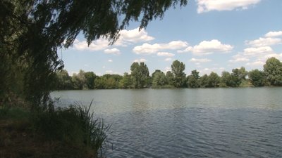 На Черкащині люди "відвойовують" ставок