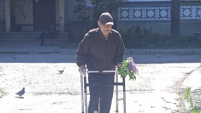 Садять городи під обстрілами. Як живуть мешканці прифронтової громади на Дніпропетровщині