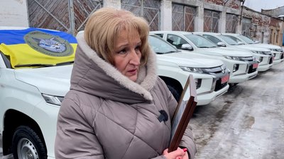 У Прилуках купили 16 пікапів для ЗСУ за гроші з міського бюджету У Прилуках купили 16 пікапів для ЗСУ за гроші з міського бюджету