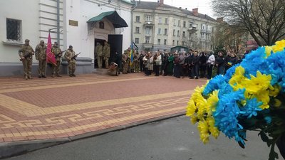 "На війну пішов добряком". У Сумах попрощалися із загиблим захисником Вадимом Жоровим "На війну пішов добряком". У Сумах попрощалися із загиблим захисником Вадимом Жоровим