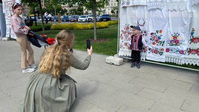У Черкасах в сквері "Юність" святкували День вишиванки У Черкасах в сквері "Юність" святкували День вишиванки