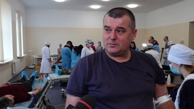 "Ці люди, які хочуть, щоб перемога прийшла швидше – прийшли здати кров". У Дніпрі добровольці здали кров для військових "Ці люди, які хочуть, щоб перемога прийшла швидше – прийшли здати кров". У Дніпрі добровольці здали кров для військових