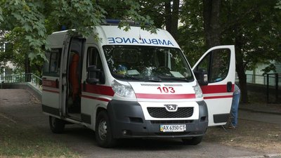 На Буковині дворічний хлопчик випав з вікна багатоповерхівки