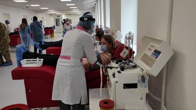 Кров та іграшки: Черкаські студенти взяли участь у акції для онкохворих дітей Кров та іграшки: Черкаські студенти взяли участь у акції для онкохворих дітей