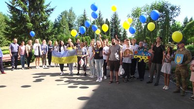 Замість випускного учні однієї зі шкіл Хмельниччини відвідали поранених бійців