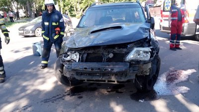 ДТП у Черкасах: один із водіїв випав з авто, він у важкому стані ДТП у Черкасах: один із водіїв випав з авто, він у важкому стані