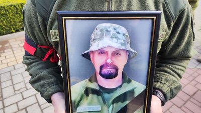 У Луцьку попрощалися з трьома загиблими на війні військовими У Луцьку попрощалися з трьома загиблими на війні військовими