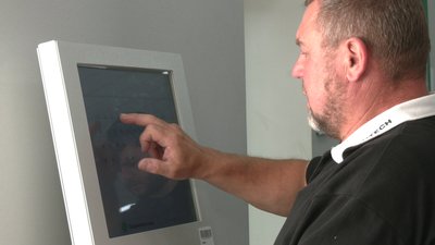 Приїхав — черга: рівнянин три тижні не міг взяти талон у сервісному центрі на іспит для підвищення водійської категорії Приїхав — черга: рівнянин три тижні не міг взяти талон у сервісному центрі на іспит для підвищення водійської категорії